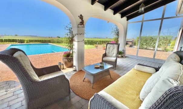 Videresalg - Finca landejendom -
Dolores