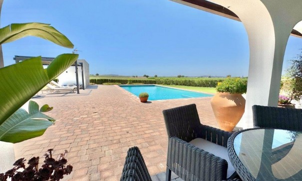 Videresalg - Finca landejendom -
Dolores