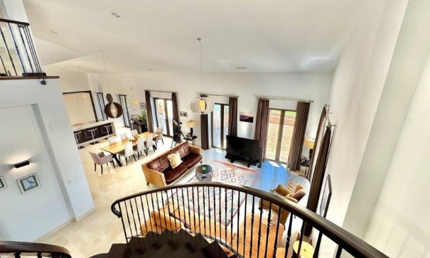 Videresalg - Finca landejendom -
Dolores