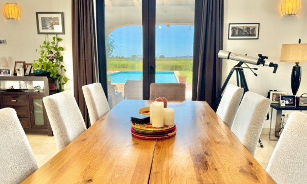 Videresalg - Finca landejendom -
Dolores