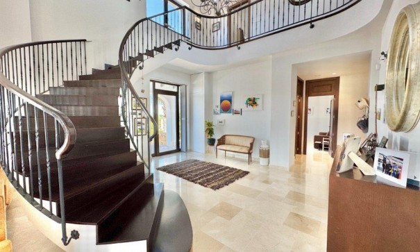 Videresalg - Finca landejendom -
Dolores