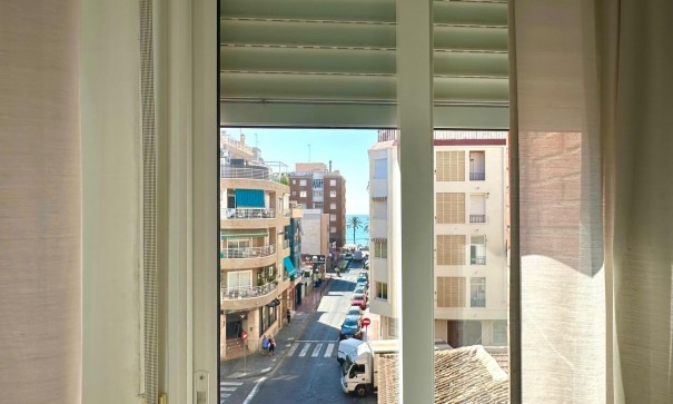 Återförsäljning - Lägenhet lägenhet -
Torrevieja - Paseo maritimo