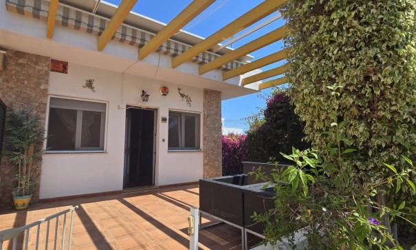 Sale - Terraced house / Townhouse -
Orihuela Costa - Mil Palmeras