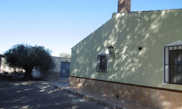 Venta - Chalet Independiente -
Yecla