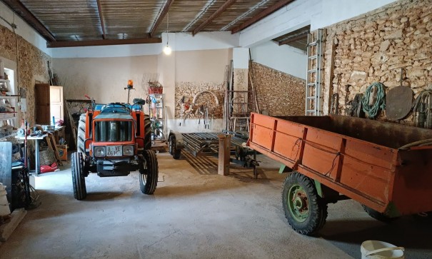 Videresalg - Finca landejendom -
Yecla