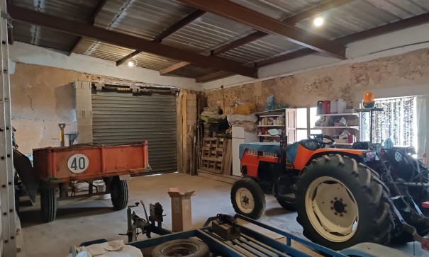 Videresalg - Finca landejendom -
Yecla