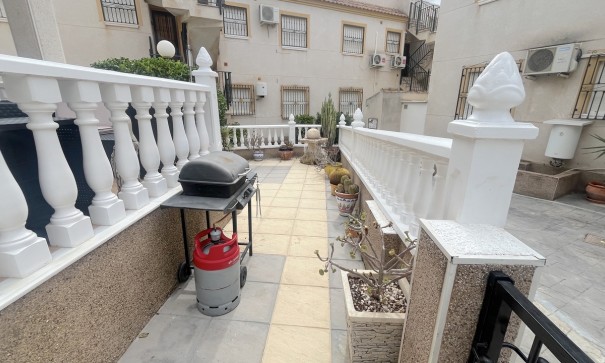 Videresalg - Byhus -
Algorfa