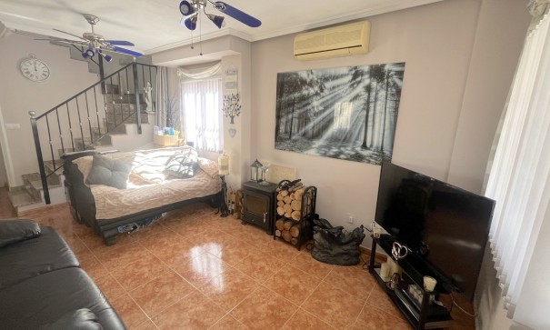 Videresalg - Byhus -
Algorfa