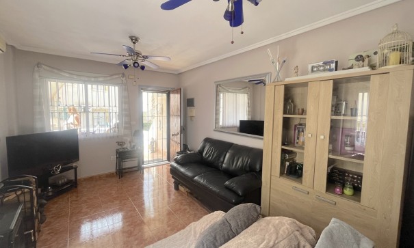 Videresalg - Byhus -
Algorfa