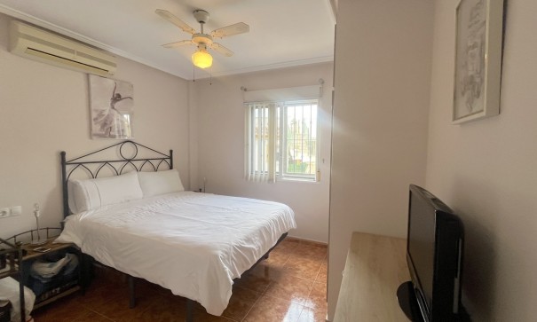 Videresalg - Byhus -
Algorfa