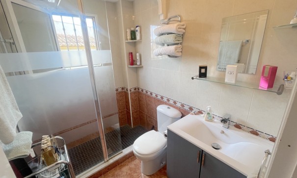 Videresalg - Byhus -
Algorfa