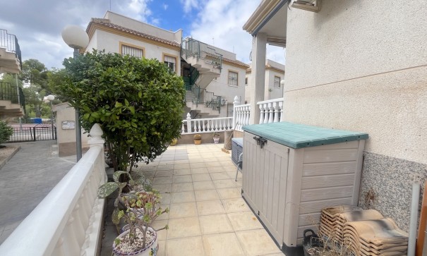 Videresalg - Byhus -
Algorfa