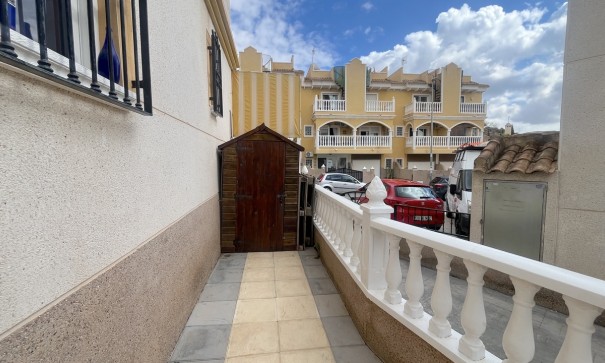 Videresalg - Byhus -
Algorfa