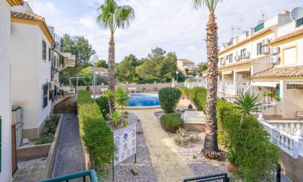 Videresalg - Byhus -
Algorfa