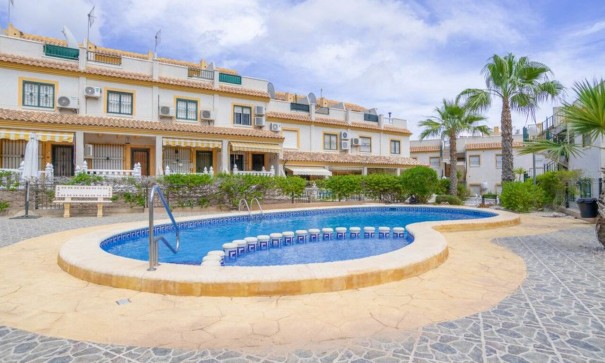 Videresalg - Byhus -
Algorfa