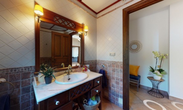 Återförsäljning - Fristående villa -
Elche