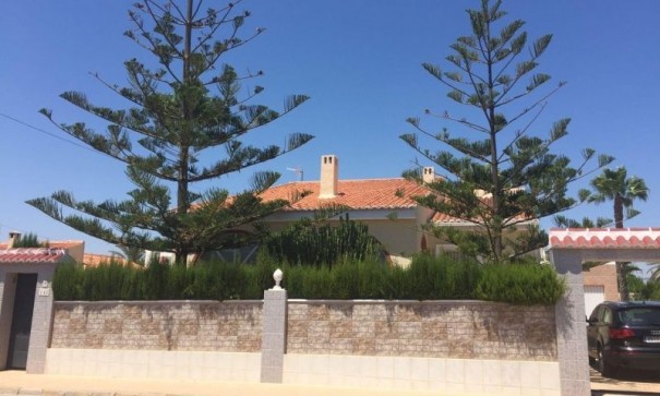 Resale - Freistehende Villa -
Torrevieja