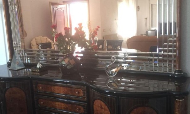 Resale - Freistehende Villa -
Torrevieja