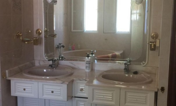 Resale - Freistehende Villa -
Torrevieja