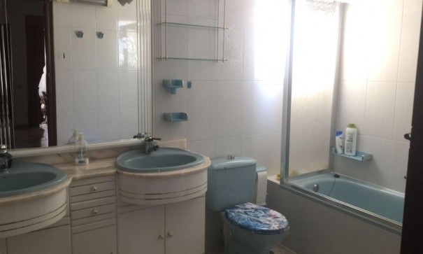 Resale - Freistehende Villa -
Torrevieja