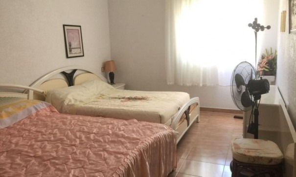 Resale - Freistehende Villa -
Torrevieja