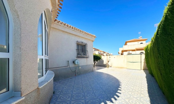 Sale - Detached Villa -
Orihuela Costa - Playa Flamenca