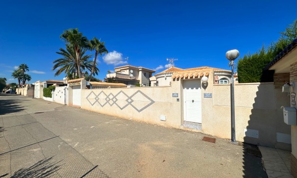 Sale - Detached Villa -
Orihuela Costa - Playa Flamenca