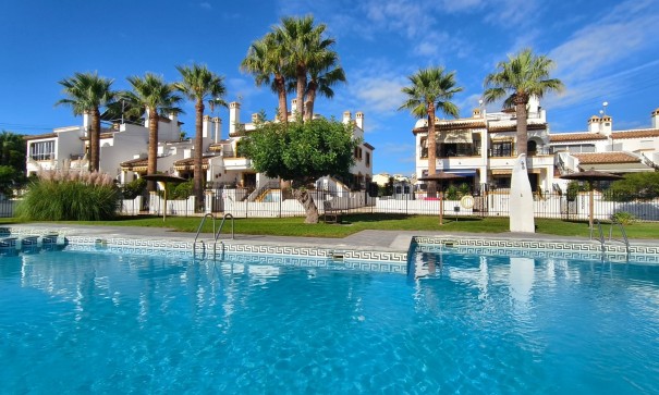 Återförsäljning - Radhus -
Orihuela Costa - Villamartín