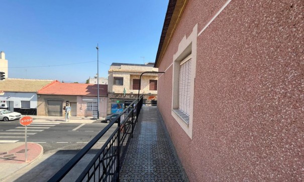 Återförsäljning - Radhus -
Algorfa