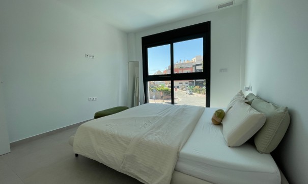 Venta - Chalet Independiente -
Formentera del Segura - Pueblo