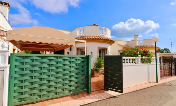 Resale - Freistehende Villa -
Guardamar del Segura - El Raso