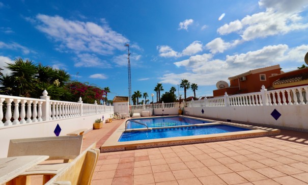 Resale - Freistehende Villa -
Guardamar del Segura - El Raso