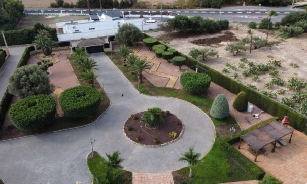 Återförsäljning - Fristående villa -
Elche