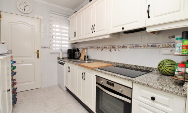 Herverkoop - Vrijstaande Villa -
Villamartín