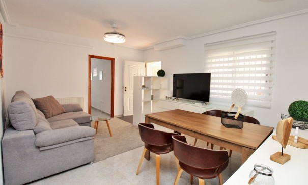 Herverkoop - Vrijstaande Villa -
Villamartín