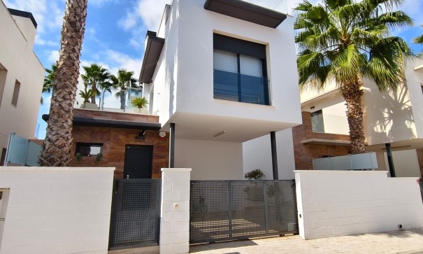 Sale - Detached Villa -
Orihuela Costa - Lomas de Cabo Roig