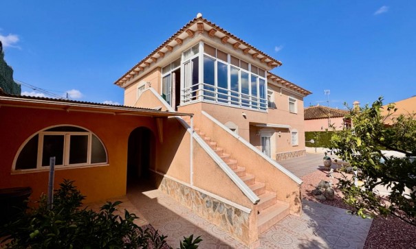 Venta - Chalet Independiente -
Benferri