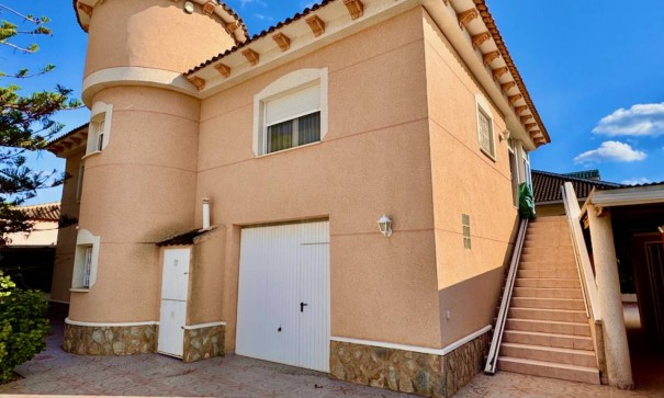 Venta - Chalet Independiente -
Benferri