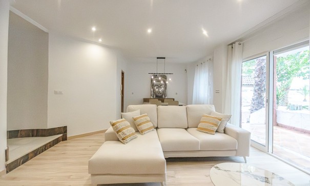 Revente - Maison de ville -
Orihuela