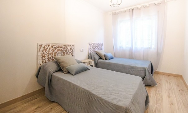 Revente - Maison de ville -
Orihuela