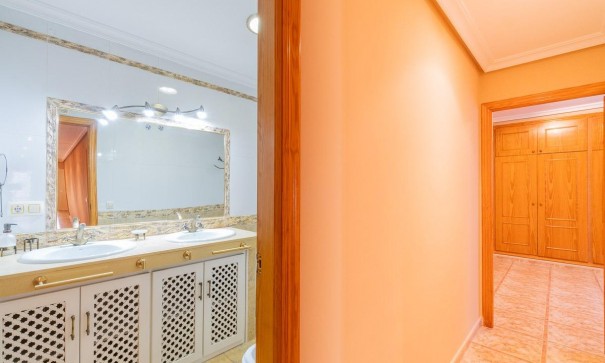 Sprzedaż - Apartament mieszkanie -
Torrevieja - Centro