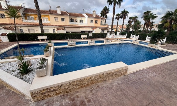 Sale - Town house -
Benijofar - Monte Azul