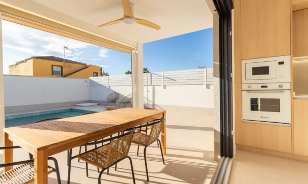 Herverkoop - Halfvrijstaande villa -
Torrevieja - torrevieja