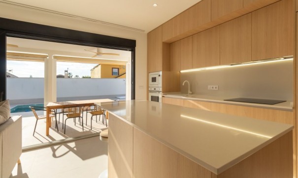 Herverkoop - Halfvrijstaande villa -
Torrevieja - torrevieja