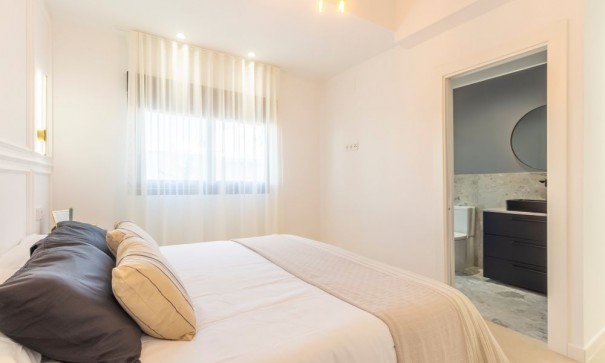 Herverkoop - Halfvrijstaande villa -
Torrevieja - torrevieja