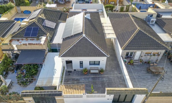 Herverkoop - Halfvrijstaande villa -
Torrevieja - torrevieja