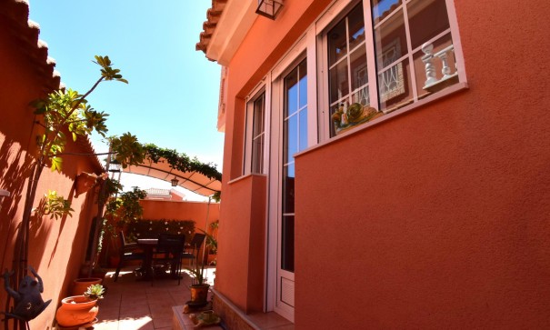 Sale - Detached Villa -
Orihuela Costa - Playa Flamenca