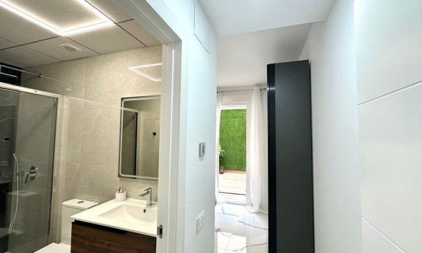 Sale - Apartment Flat -
Torrevieja - Playa del cura