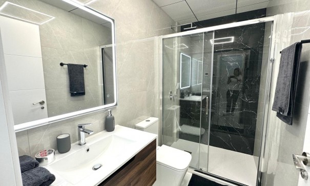 Sale - Apartment Flat -
Torrevieja - Playa del cura