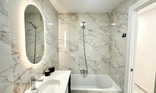 Sale - Apartment Flat -
Torrevieja - Playa del cura